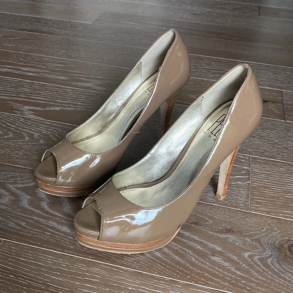 Pelle Moda Patent Leather Peep Toe Pump | 9.5
